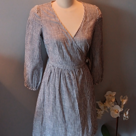 Old Navy blue striped wrap dress - Picture 2 of 6